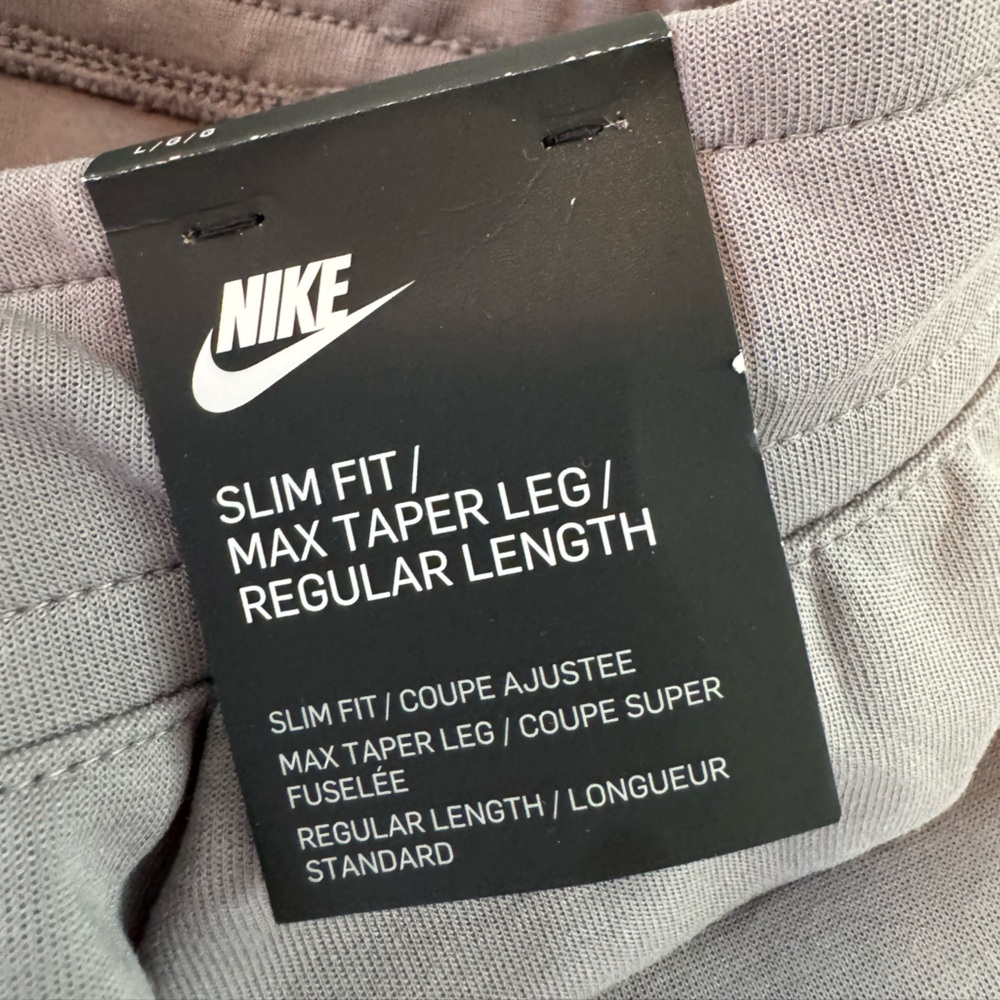 Nike Gray Joggers with Elastic Waistband and Tapered Fit - Picture 4 of 4